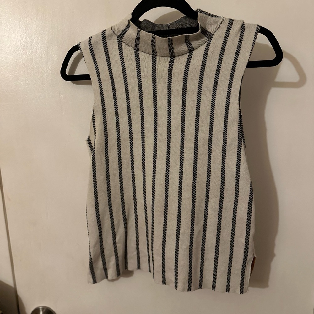 3/$10 🌼 Knit High Neck Tank Top